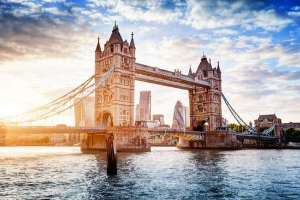 Picture of London Bridge and the home of 2025 jewellery trends 