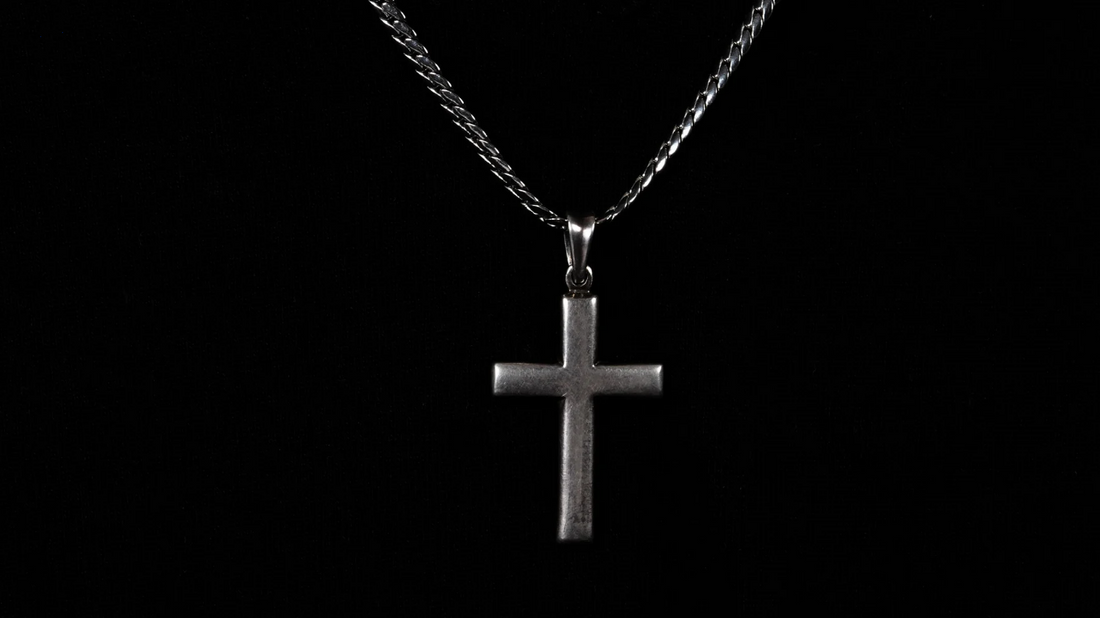 Picture pf a cross necklace 